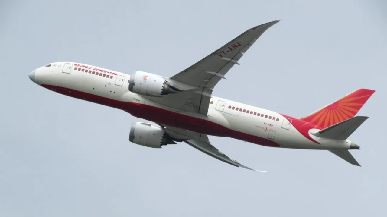 O problemă mecanică ar fi dus la pierderea altitudinii unui avion Air India din această lună. Ce arată analizele preliminare