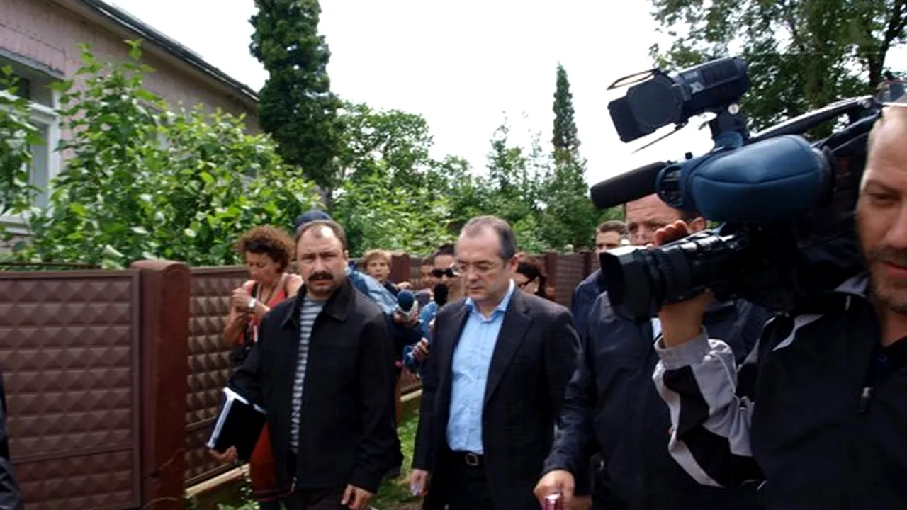 Peste 1.000 case trebuie reconstruite în urma inundaţiilor, Boc cere amplasarea în zone neinundabile