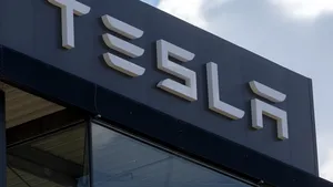 Tesla promite maşini mai ieftine după ce cererea pentru vehicule electrice a scăzut
