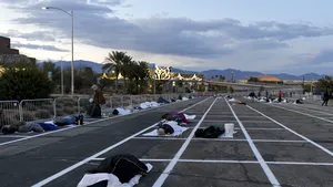 Coronavirus. Oraşul unde hotelurile sunt goale, dar oamenii străzii dorm în parcare. Poza a stârnit furie 