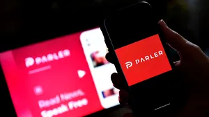Google a retras reţeaua de socializare Parler, din cauza incitării la violenţă