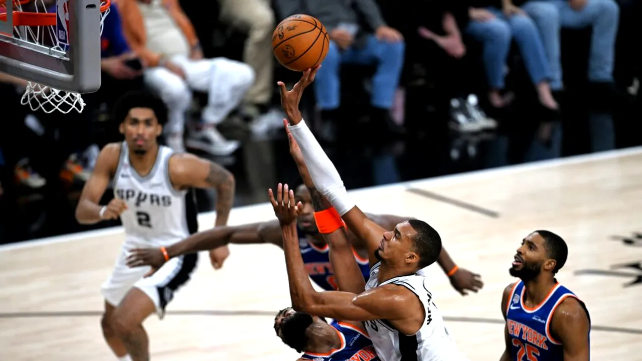 Sub privirile lui Trump, New York Knicks pierde meciul 3 al finalei NBA cu San Antonio Spurs. Serie de victorii oprită la 13