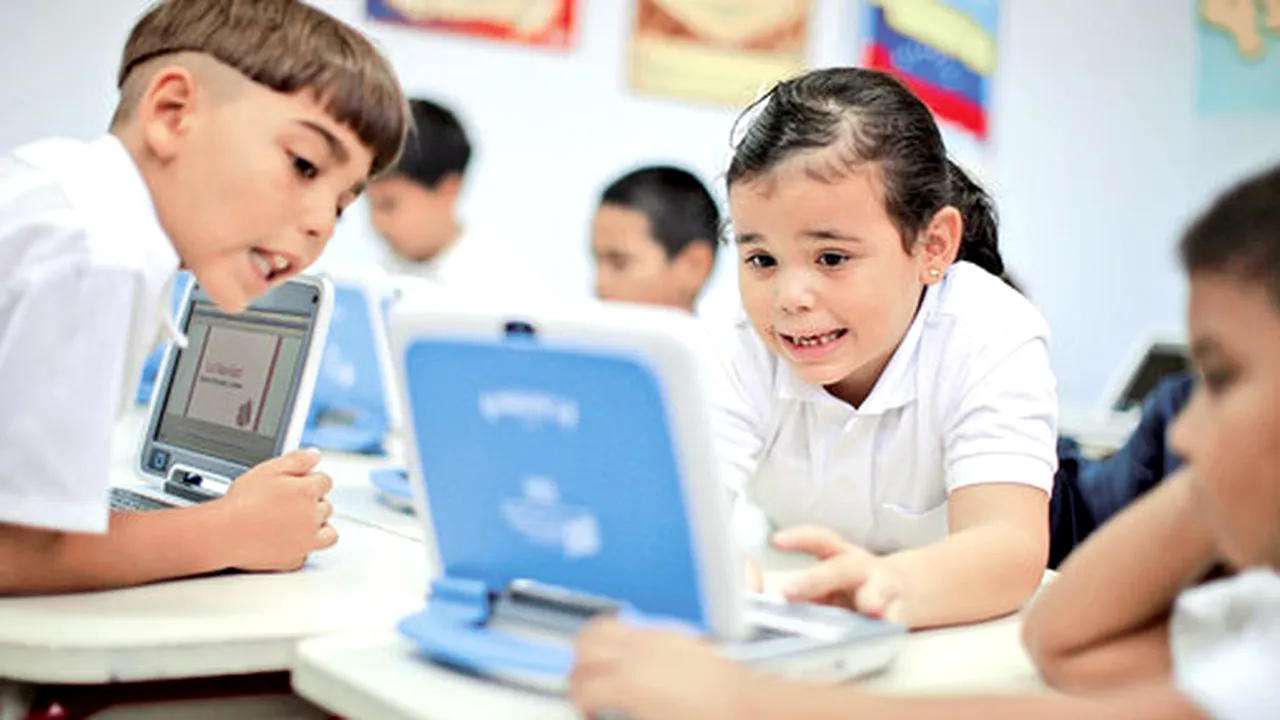 De ce au început să înveţe mai prost elevii români care au primit calculatoare printr-un program social