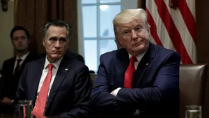 Senatorul Mitt Romney condamnă graţierea acordată de preşedintele Donald Trump aliatului său, Roger Stone. „Corupţie istorică”, a vociferat republicanul pe Twitter