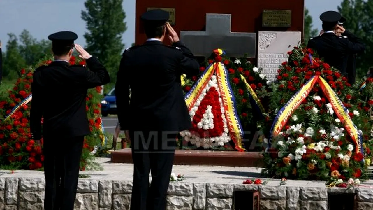 Aproximativ 200 de persoane, la comemorarea victimelor exploziei de la Mihăileşti
