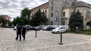 Cum i-a ”fiert” pe jandarmi un profesor din Botoşani. Autorităţile, în joc de glezne pentru un protest eşuat