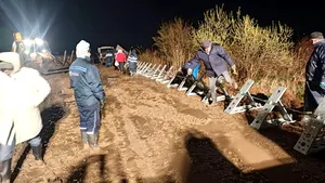 Viitură pe râul Putna, în plină desfășurare: diguri mobile și saci de nisip la Mircești