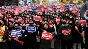 Coreea de Sud va începe să ia măsuri legale în privinţa medicilor protestatari care n-au revenit la muncă