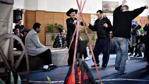 FOCUS: Deţinuţii de la Penitenciarul Rahova au sărbătorit Ziua Rromilor printr-un spectacol artistic