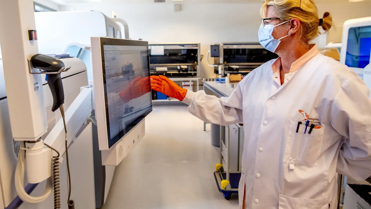 Un test de sânge experimental depistează cancerul cu patru ani înainte de primele simptome