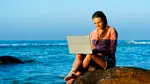 Cum se deconectează românii de la muncă: doar 28% reușesc să rupă total legătura cu munca în vacanță