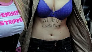 REPORTAJ - Marşul Panaramelor: Femeile au protestat faţă de misoginii care le fluieră şi ciupesc pe stradă