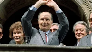 Biblioteca lui François Mitterrand, evaluată la 450.000 de euro, a fost scoasă la licitaţie. Suma URIAŞĂ pentru care a fost vândută