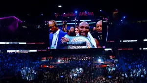 Floyd Mayweather intră în clubul atleţilor miliardari în urma meciului disputat cu McGregor