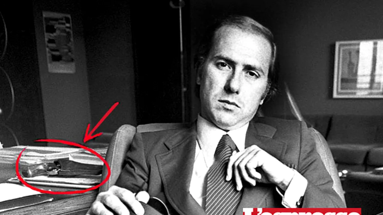 Silvio Berlusconi cu pistol, într-o fotografie din anii 1970
