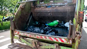 Sibienii care locuiesc singuri vor plăti cea mai scumpă salubritate din ţară. Care va fi tariful 