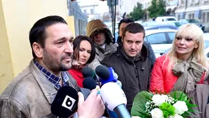 Traian Berbeceanu, primit cu aplauze de familie şi zeci de susţinători, la Deva