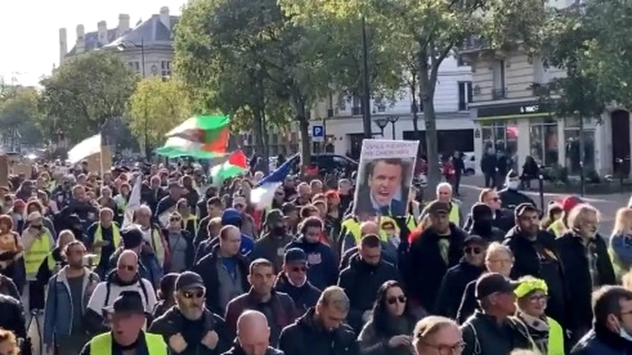 Proteste anti-vaccinare obligatorie şi anti-permis sanitar în mai multe ţări din lume. Zeci de mii de oameni au ieşit în stradă în Europa, SUA şi Australia