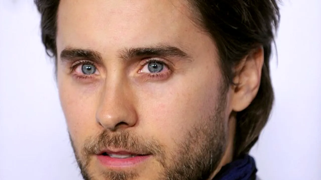 Jared Leto îşi reia cariera de actor şi va juca rolul unui travestit