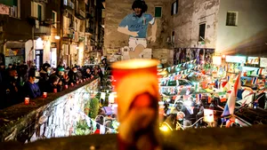 Fanii din Napoli au transmis un ultim salut lui Diego Maradona. Cum şi-au luat rămas bun