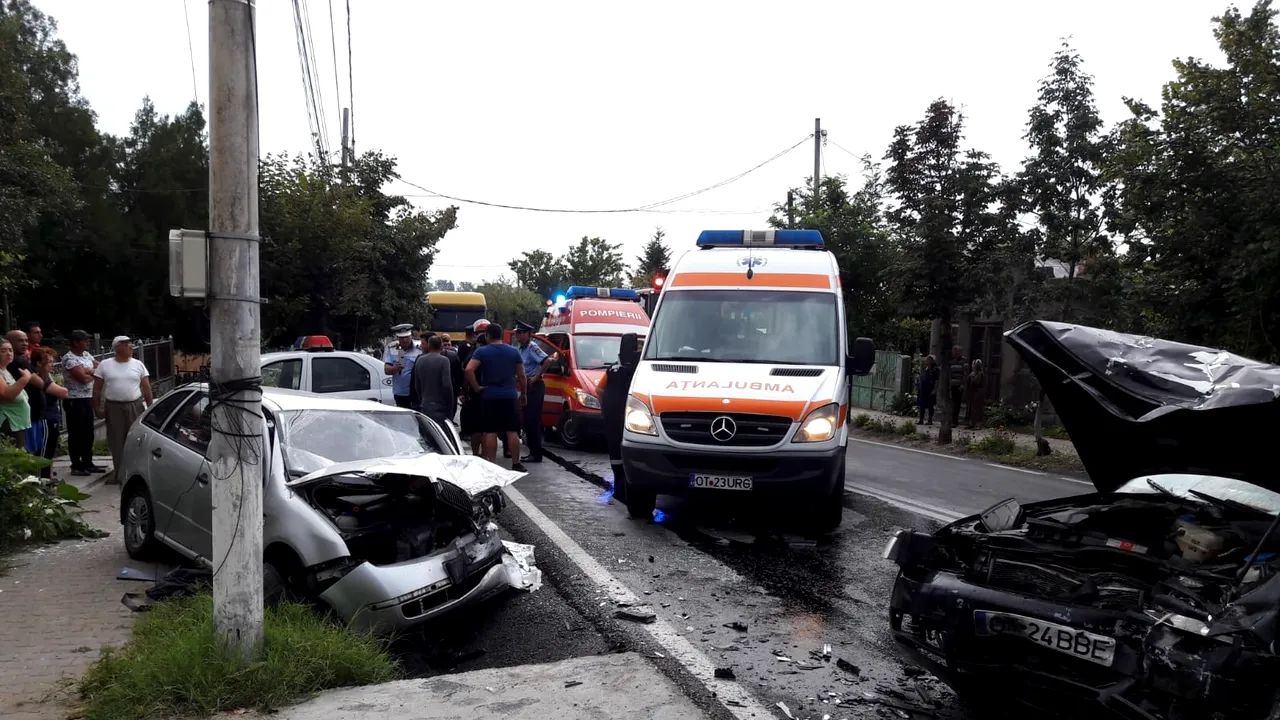 Şase persoane au fost rănite în urma impactului dintre două maşini, la ieşirea din Balş