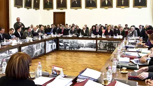 Suprarealism la discuţiile asupra bugetului la Iaşi. Politicienii au ajuns să comenteze tactica echipei locale de fotbal şi i-au cerut demisia antrenorului 