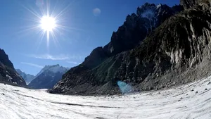 Aterizare forţată la 2.200 metri: Un avion uşor a aterizat pe un gheţar din Mont-Blanc