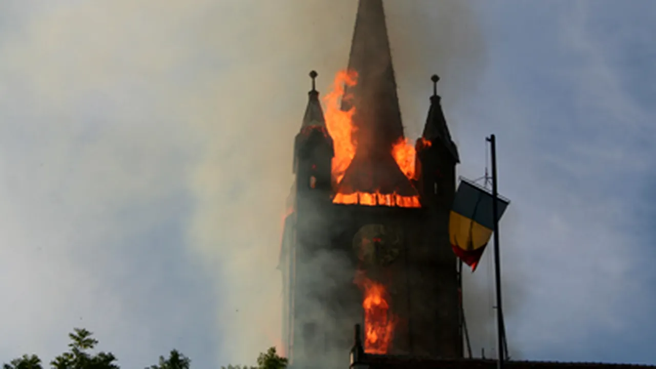 Bistriţa: Biserica Evanghelică, monument istoric, mistuită de flăcări
