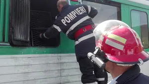 Incendiu la locomotiva unui tren în Bistriţa; călătorii au ajuns cu o oră întârziere - FOTO