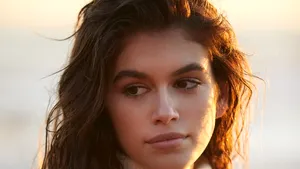 Fotografiile cu fiica în vârstă de 16 ani a supermodelului Cindy Crawford care au stârnit controverse. 