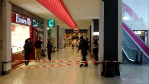 ALERTĂ în Belgia: Supermarket, evacuat după ce în incinta sa au intrat indivzi înarmaţi/ Un magazin de bijuterii, jefuit  - FOTO