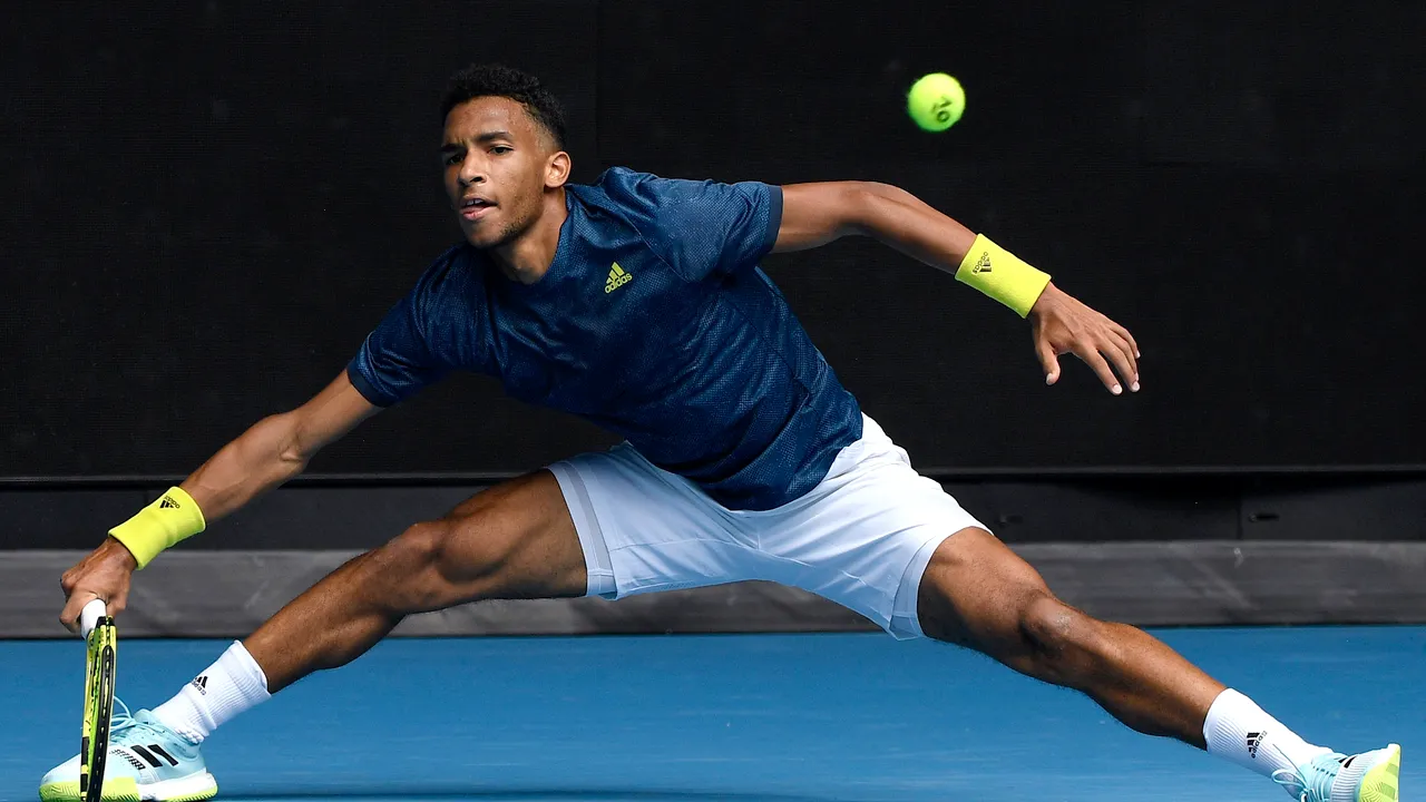 Auger-Aliassime revine de la 0-2 şi trece cu greu în turul 3 la Australian Open