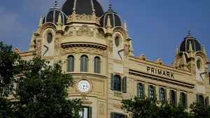 Rezultate îngrijorătoare pentru Primark: Europa continuă să tragă în jos vânzările. Retailerul britanic deschide noi unități în România în 2026