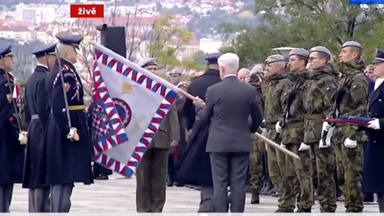 Preşedintele ceh Petr Pavel a lovit cu steagul în cap un gardian

