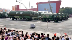 China îşi modernizează arsenalul nuclear şi cere Statelor Unite şi Rusiei să reducă propriile stocuri