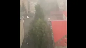 Mai multe străzi au fost acoperite de ape la Sfântu Gheorghe, în urma unei ploi torenţiale | VIDEO