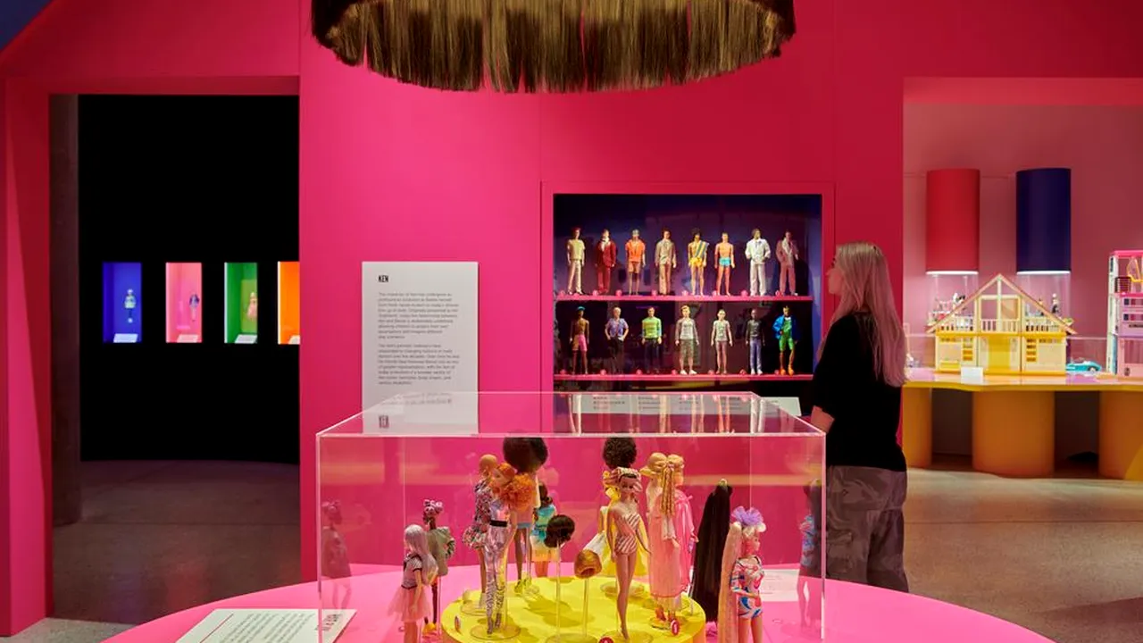 Păpuşa Barbie îşi celebrează istoria la Muzeul Designului din Londra