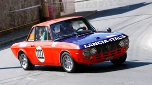 Spectacol automobilistic la Sinaia. Mii de turişti au asistat la eveniment