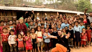 GALERIE FOTO ”Bucurie pentru Nepal”. Românii au donat bani şi au reuşit: Două şcoli finalizate şi o alta în construcţie, pentru copiii din Nepal 