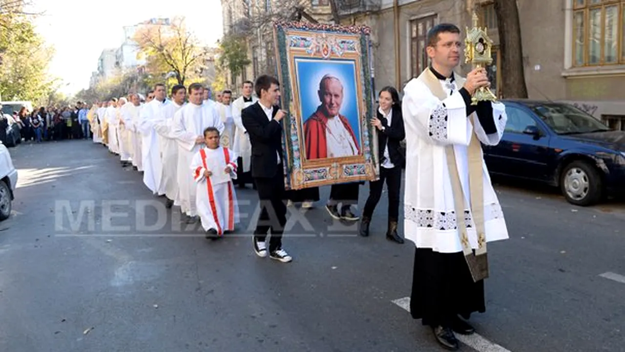 Procesiune cu relicva Papei Ioan Paul al II-lea, duminică, în Capitală