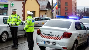 Deplasarea haotică a unei maşini, oprită de participanţii la trafic înainte de a fi prea târziu. Şoferul avea 0,96 mg/l alcool pur în aerul expirat