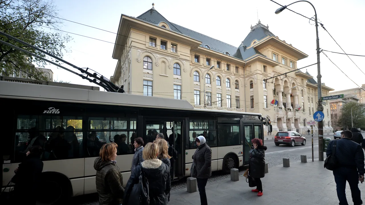 STB retrage autobuzele etajate de pe linia turistică şi introduce linia 361, cu acelaşi traseu