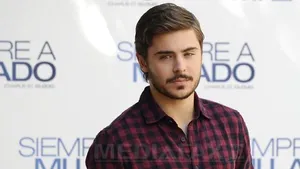 Zac Efron şi-a fracturat mandibula