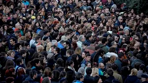 MARŞ DE COMEMORARE a victimelor din Colectiv: Aproximativ 8.000 de oameni au participat la manifestare. Alte 2.000 de persoane, în faţa clubului. IMAGINI filmate cu drona - GALERIE FOTO, VIDEO