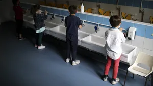 Cum începe noul an şcolar? Noul ghid transformă profesorii în paznici la uşa toaletei