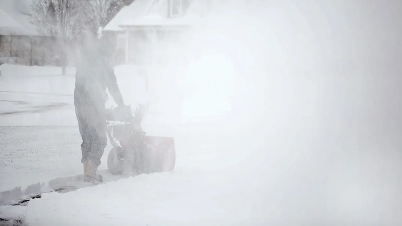 Zăpada și poleiul fac ravagii în Europa: accidente mortale și haos în trafic