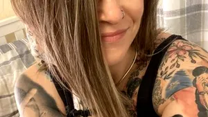 O fană Eminem este în Cartea Recordurilor. Câte tatuaje are cu artistul