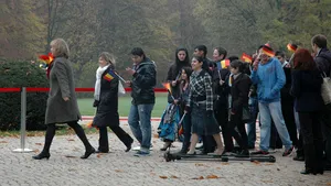 Preşedintele Băsescu, întâmpinat la Preşedinţia germană de un grup de copii români