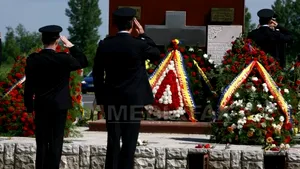 Aproximativ 200 de persoane, la comemorarea victimelor exploziei de la Mihăileşti