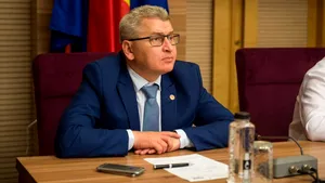 Maşina unui deputat, vandalizată în parcarea din faţa casei. Ce susţine că a găsit pe parbriz | FOTO